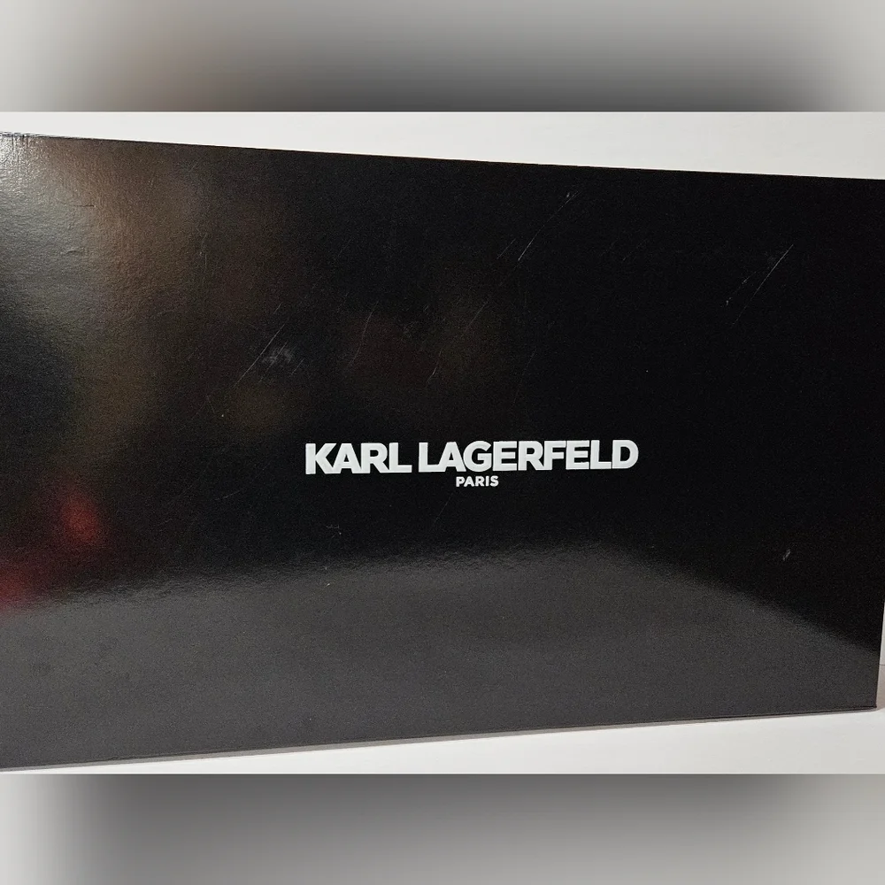 NWT Karl Lagerfeld Beanie, Scarf And Gloves Set. Black And White Logo W/ Box - Picture 4 of 5